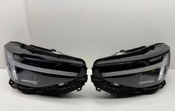 Volvo XC40 Headlights/headlamps set 32420415 32420420
