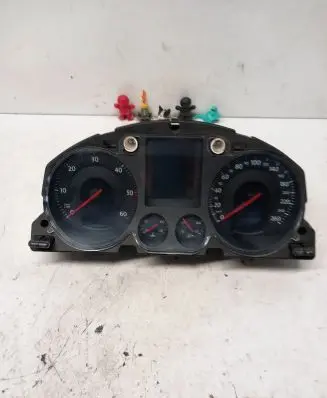 Volkswagen PASSAT B6 Speedometer (instrument cluster) 3C0920870Q 053144056
