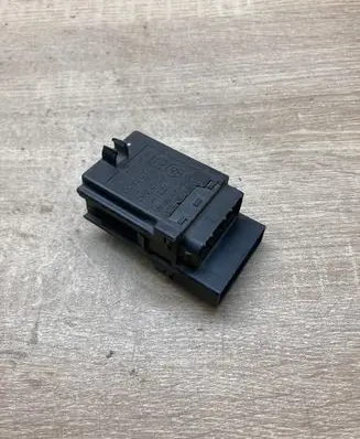 BMW 5 E39 Glow plug pre-heat relay 2243562 72RB500