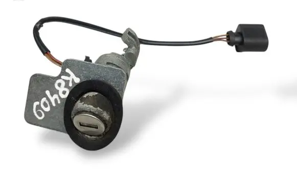 Skoda Superb B5 (3U) Tailgate/trunk/boot lock/catch/latch CZV873U0827573A 3U0827573A
