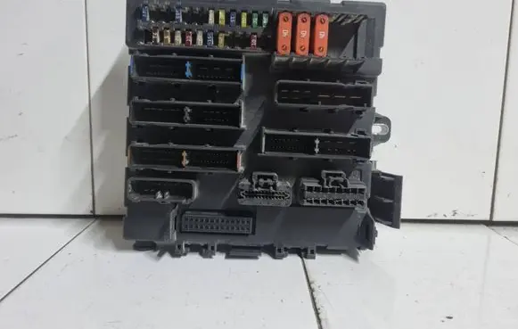 Opel Vectra C Fuse module 460023260