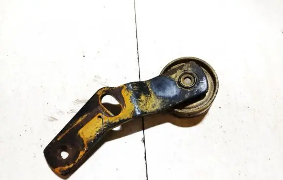 Engine mounting bracket
