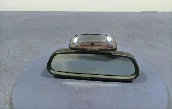 Rear view mirror (interior)