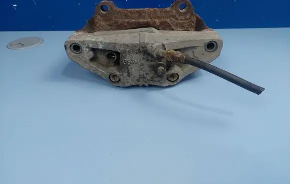 Volvo XC90 Front brake caliper 30657303