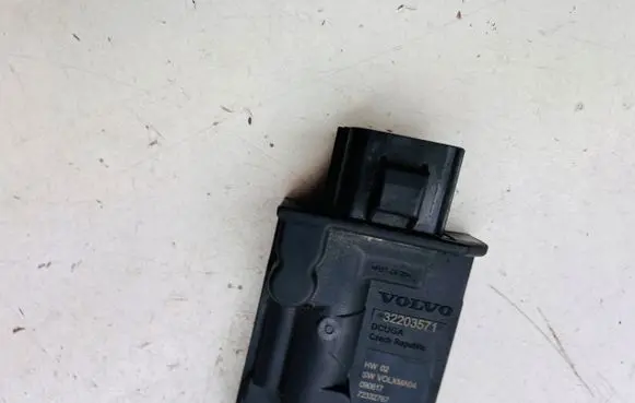 Volvo XC90 Fuel injection pump control unit/module 32203571
