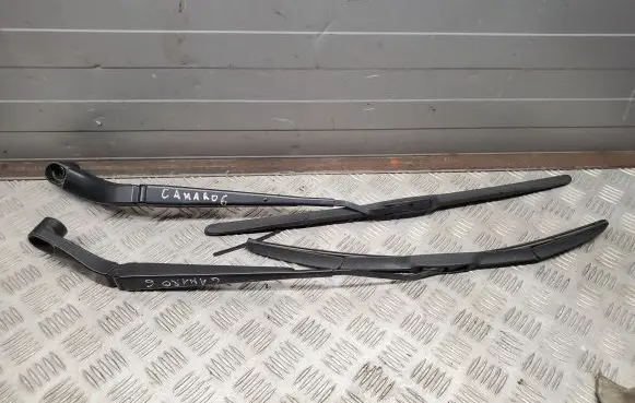 Chevrolet Camaro Front wiper blade arm