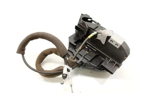 Nissan Juke I F15 Rear door lock