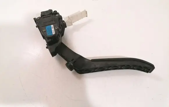 Volkswagen Touareg I Accelerator throttle pedal 7L6723507A 6PV00777026
