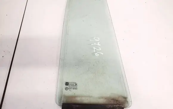 Opel Zafira A Rear vent window glass as2