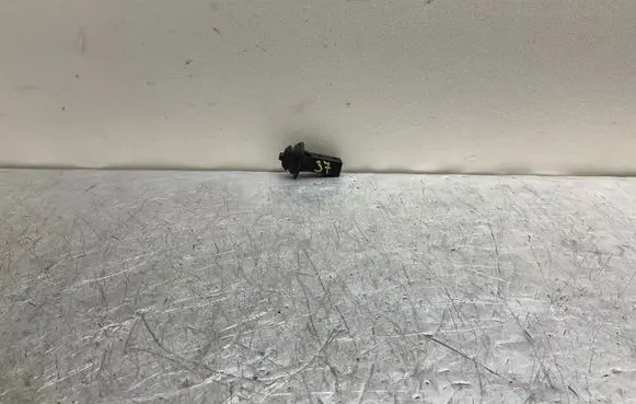 BMW 5 E60 E61 Fuel tank opening switch 82289392