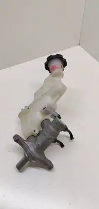 Brake fluid reservoir