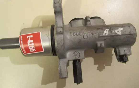 Audi A8 S8 D2 4D Master brake cylinder 4D0820511A