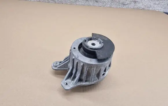 Mercedes-Benz E W238 Engine mount bracket A2382400300