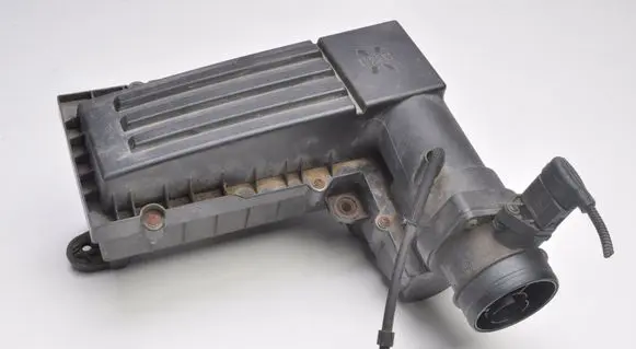 Volkswagen Touran I Air filter box 3C0129607AQ