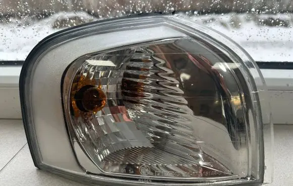 Volvo S80 Front bumper turn signal 773-1514R-AE1 773-1514R
