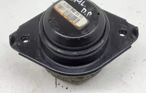 Mercedes-Benz ML W164 Engine mount bracket A2512403117