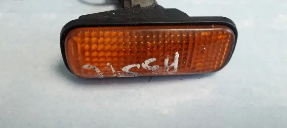 Front fender indicator light