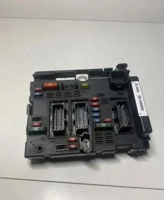 Peugeot 307 Fuse module 9650664180