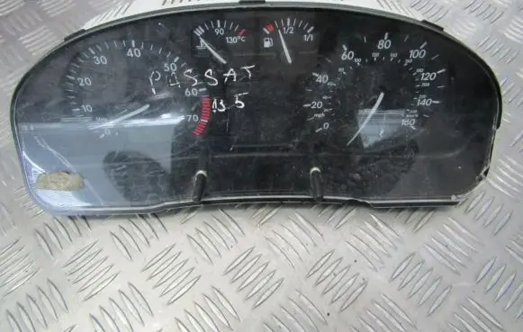 Volkswagen PASSAT B5 Speedometer (instrument cluster) 09051940090