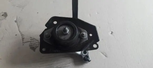 Citroen Berlingo Engine mounting bracket