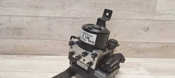 Hyundai Tucson JM ABS Pump 589002E000 5WY7507B 589202E000