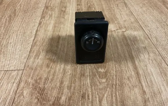 Nissan Almera Tino Wing mirror switch