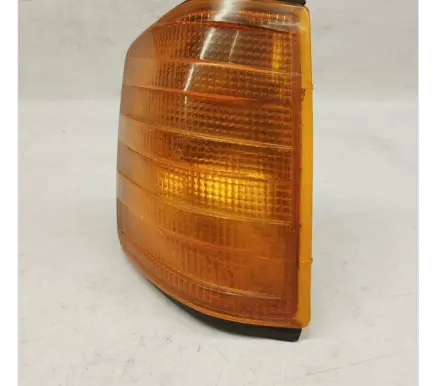 Mercedes-Benz 190 W201 Front indicator light 2018260543 A2018260543 0008207821