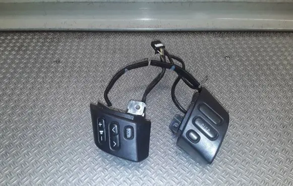 Toyota Corolla Verso AR10 Steering wheel buttons/switches 