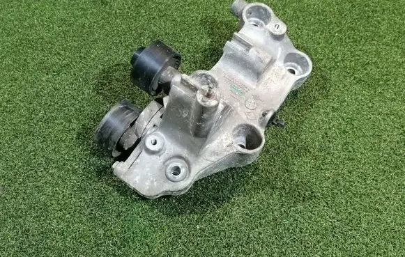 Opel Movano B Generator/alternator bracket 117102273R