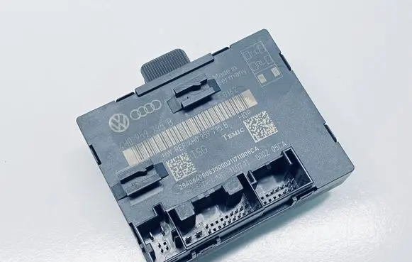 Volkswagen Touareg II Door control unit/module 4H0959795P 4H0959795B