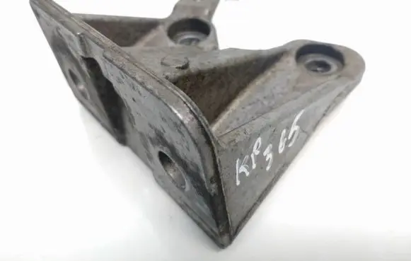 BMW 5 E60 E61 Engine mounting bracket 6771057 31106771057 3110677105701