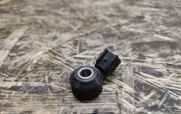 Jaguar XJL Detonation knock sensor 1N1A12A699AA