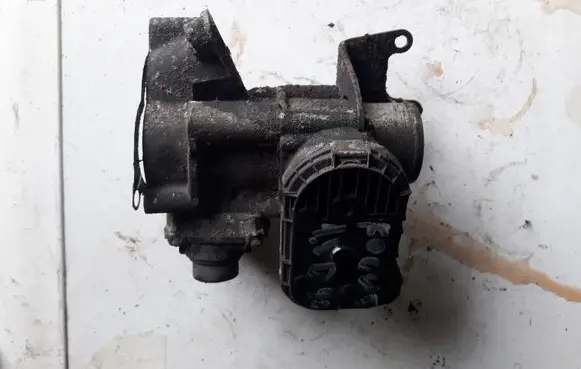 Ford Focus Throttle valve