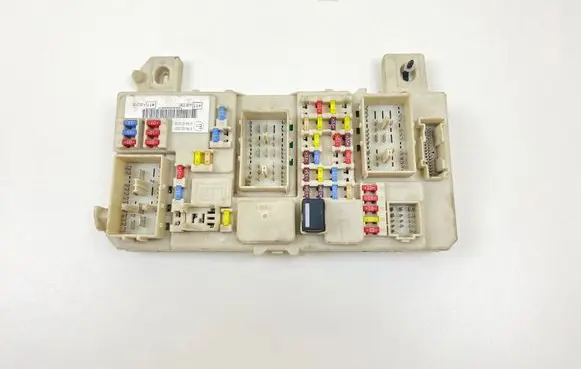 Ford Focus Fuse box set 97RA012108 F0306C R19F111F137