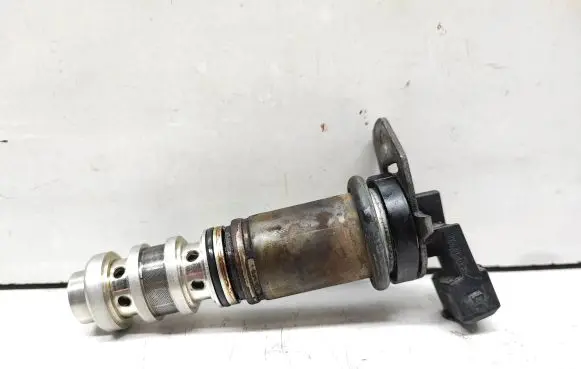 BMW 3 E90 E91 Camshaft vanos timing valve 7584115