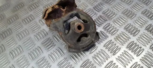 Honda Prelude Engine mount bracket