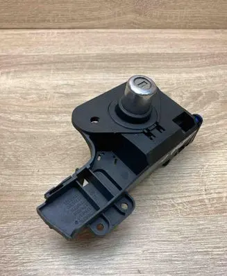 Opel Meriva A Tailgate exterior lock 13168316 13168317