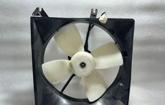 Mitsubishi Eclipse (D21A/D22A/D27A) Electric radiator cooling fan
