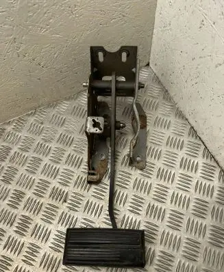Chrysler Grand Voyager IV Brake pedal