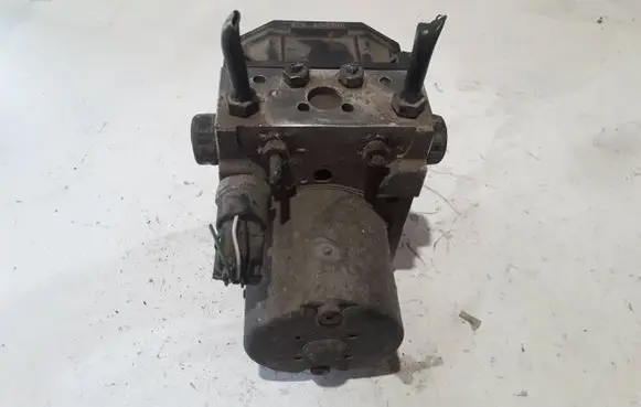 Ford Mondeo Mk III ABS Pump 1S712C405AK