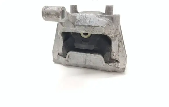 Volkswagen Tiguan Engine mount bracket 5N0199262E
