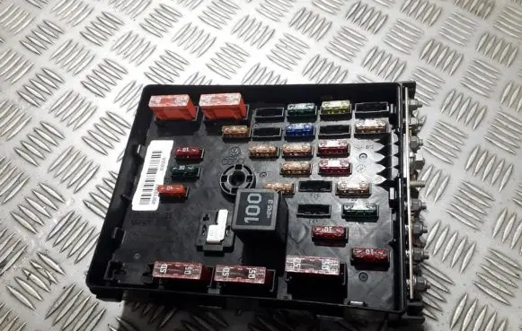 Volkswagen PASSAT B6 Fuse box set 3c0937125 49210307