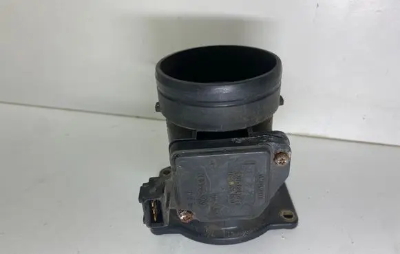 Audi A4 S4 B5 8D Mass air flow meter 058133471