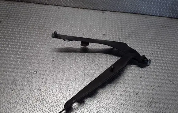 Engine bonnet/hood hinges