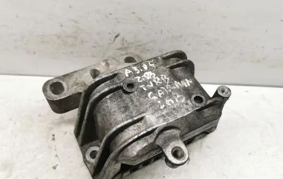 Audi A3 S3 A3 Sportback 8P Engine mount bracket 1K0199262M