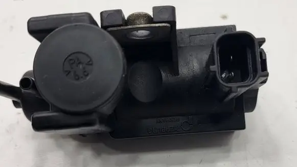 Toyota RAV 4 (XA30) Vacuum valve 258190R011 70051308