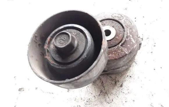 KIA Sorento Generator/alternator belt tensioner 252814A000