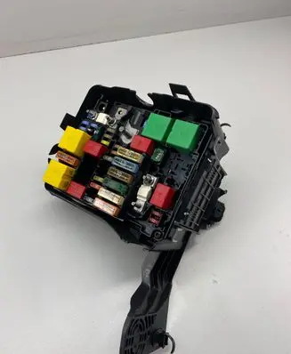 Peugeot 208 Fuse module 4528127 2802441208
