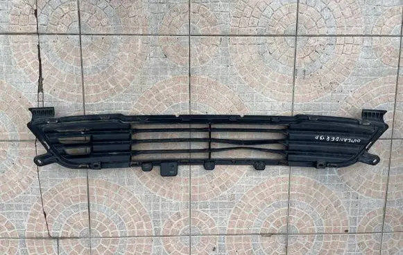 Mitsubishi Outlander Front bumper lower grill 6402A233