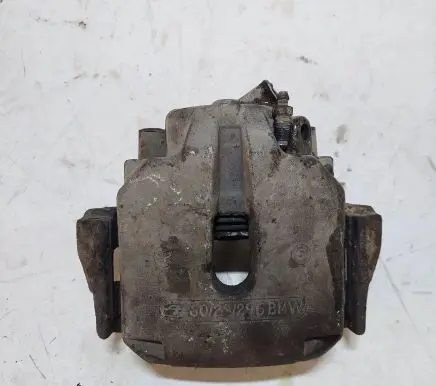 BMW 5 E39 Front brake caliper 6028296